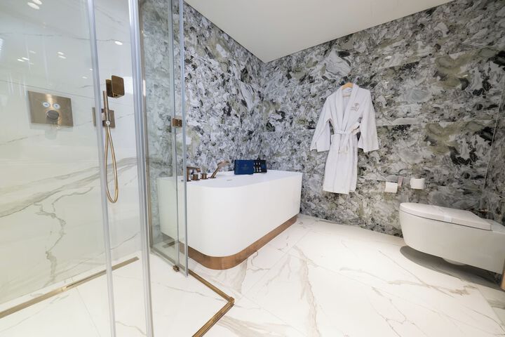 Room 183 of 200