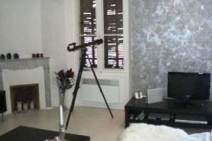 Room 5 of 10