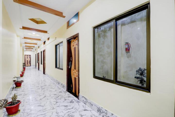 Hotel O by OYO Siya Ji Palace Guest House & Restaurant