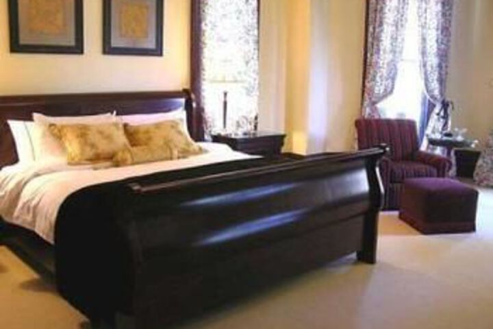 Room 2 of 10
