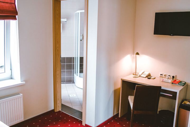 Room 17 of 85