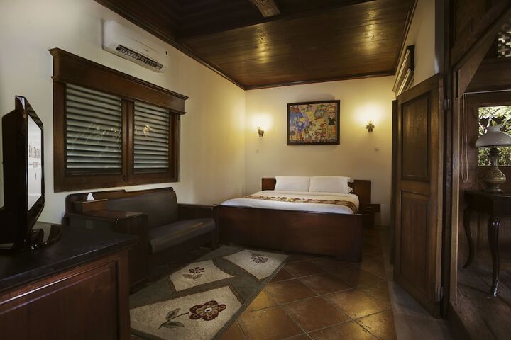 Room 6 of 52