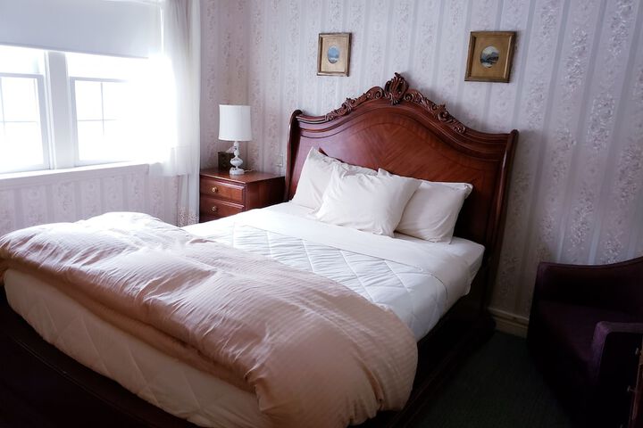 Room 52 of 206