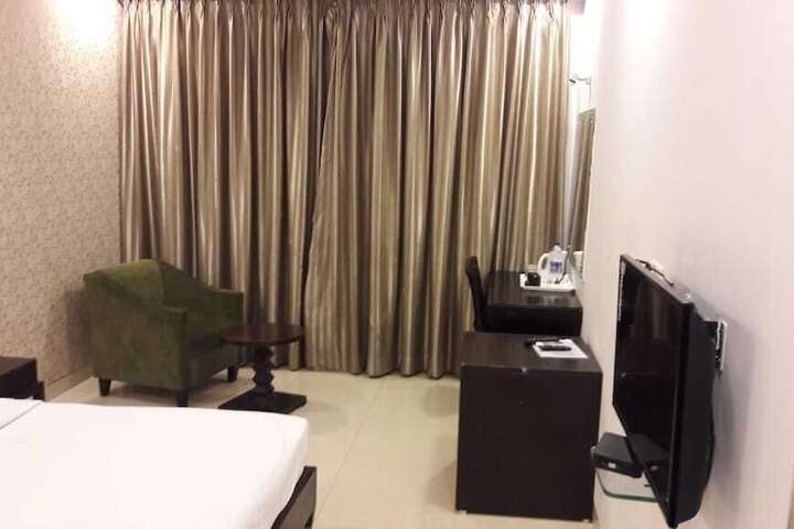 Room 7 of 15