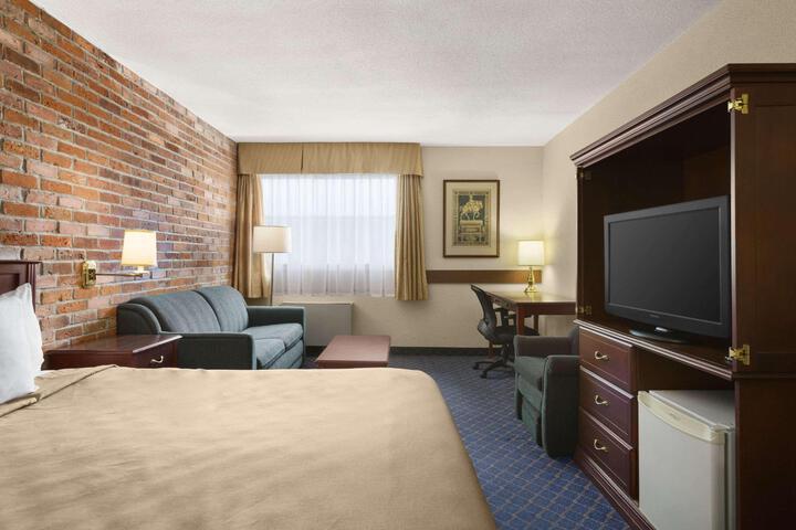 1 King Bed Deluxe Room (11 of 22)