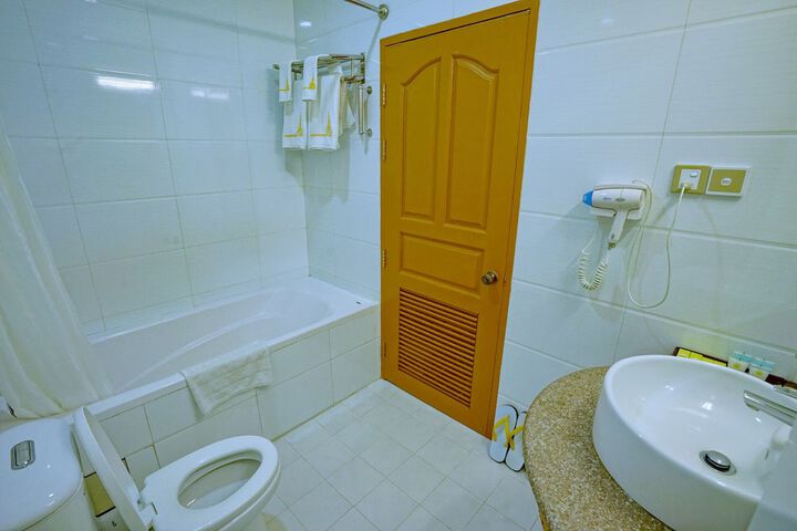 Room 85 of 153