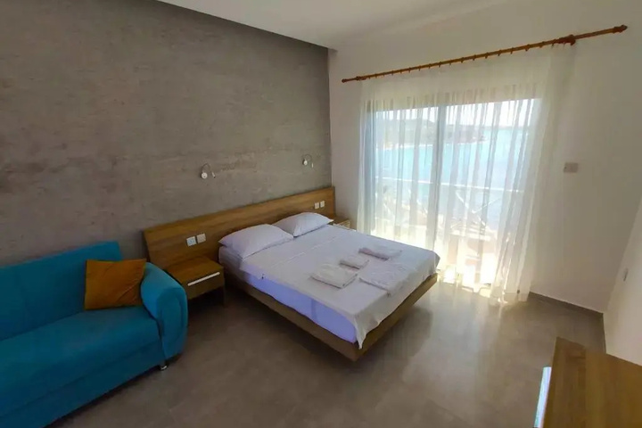 Room 4 of 15