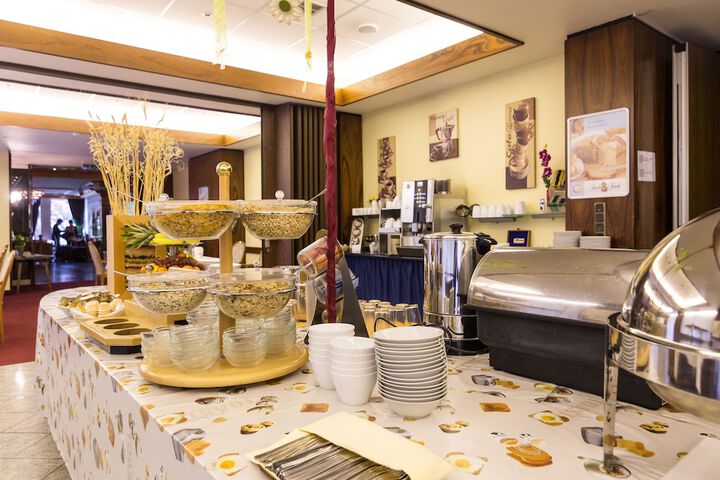Breakfast/Coffee Service 27 of 57