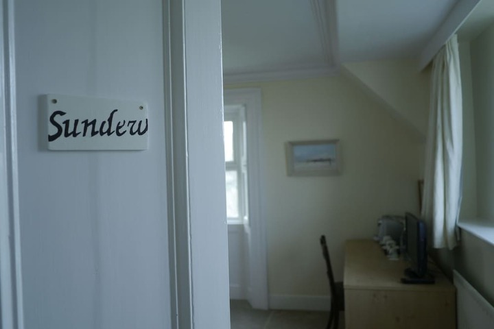 Room 16 of 28