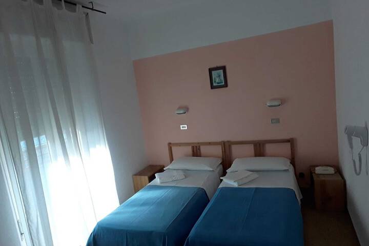 Room 17 of 39
