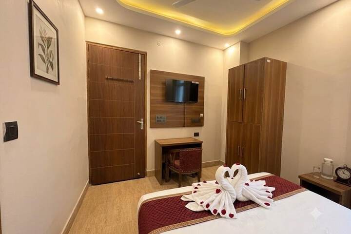 Room 4 of 25