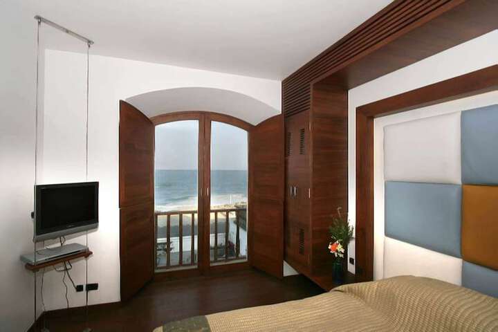 Room 7 of 70