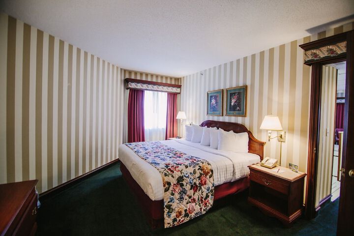 2 Queen Beds (6 of 12)
