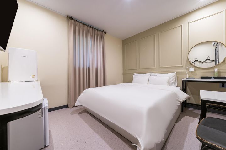 Room 93 of 142