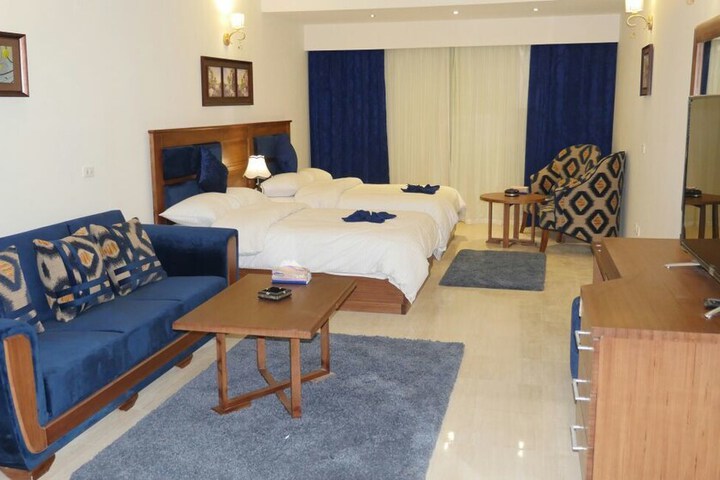 Room 12 of 36