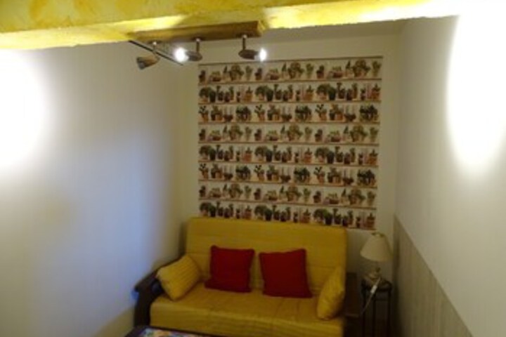 Room 32 of 81