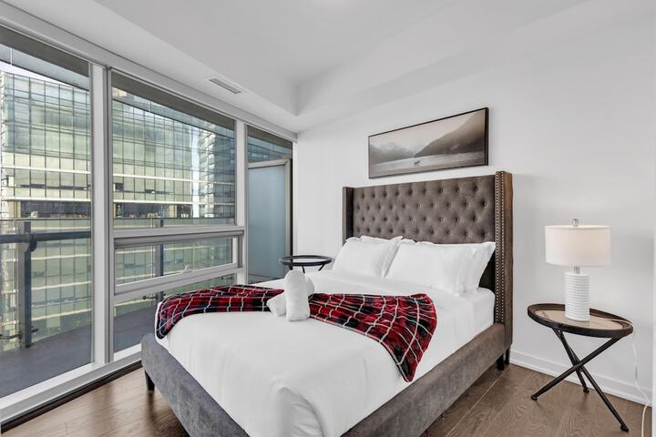 Room 206 of 931