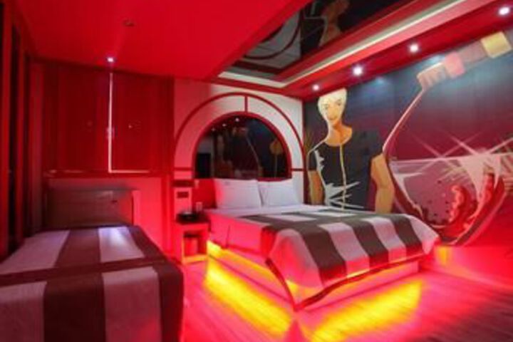 Room 3 of 8