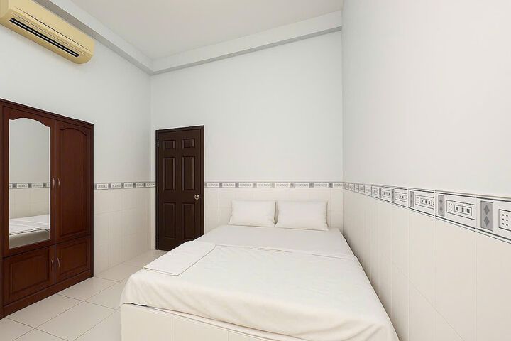 Room 6 of 19