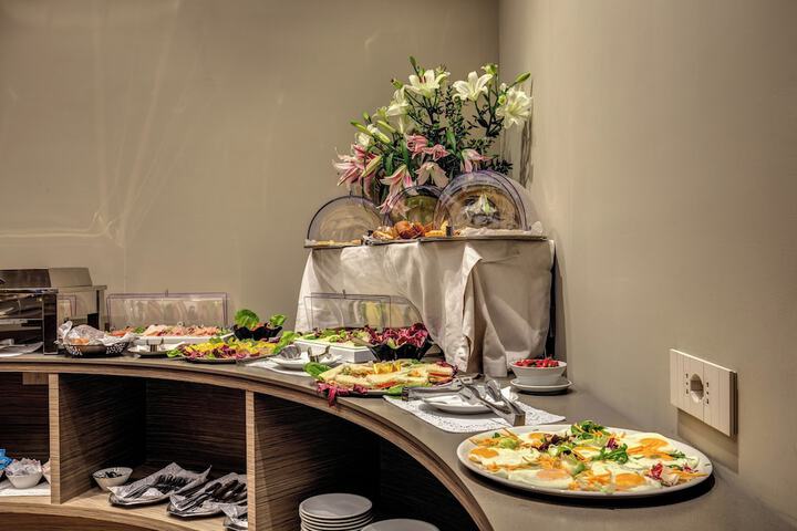 Dining 59 of 65