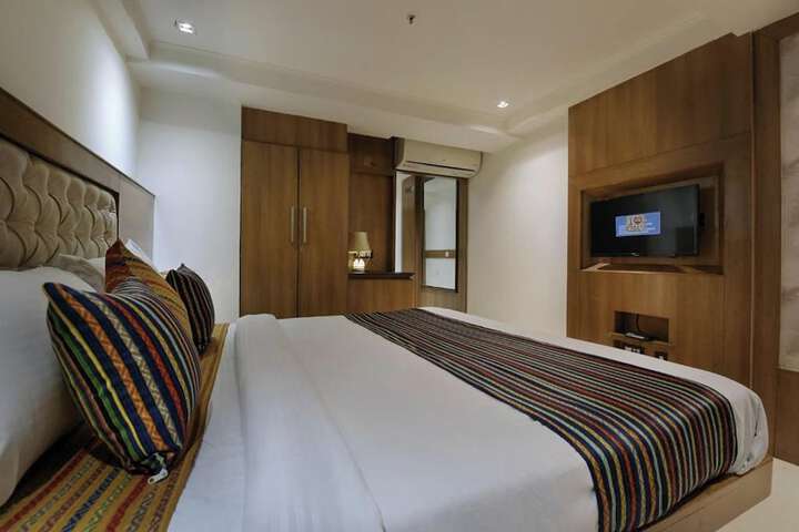 Room 13 of 44