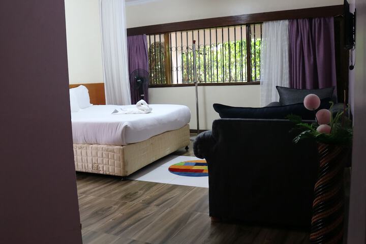 Room 9 of 27