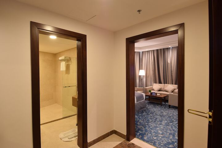 Room 13 of 39