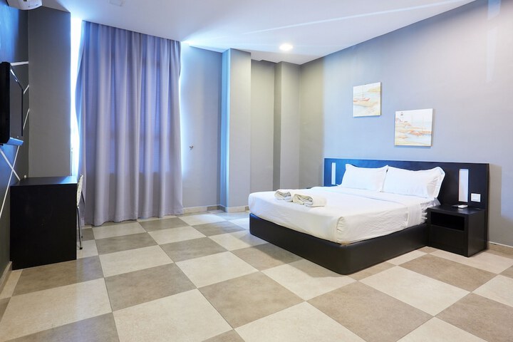 Room 10 of 78