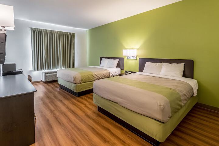 2 Queen Beds (2 of 4)