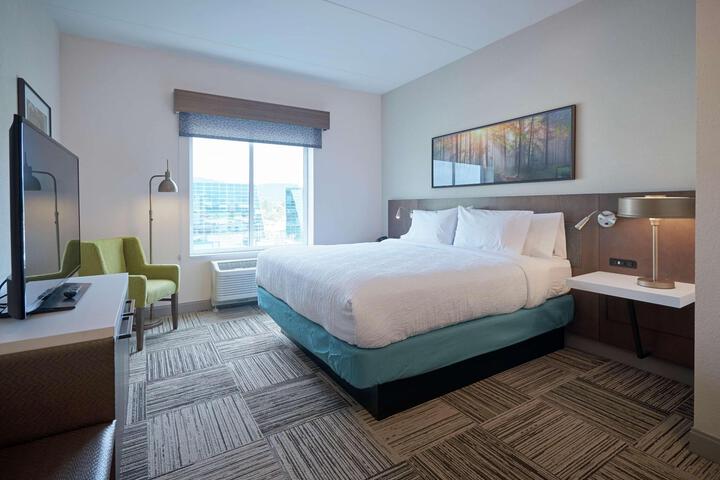 1 King Bed (3 of 11)