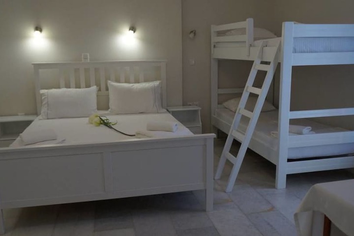 Room 7 of 32