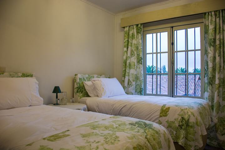 Room 4 of 77