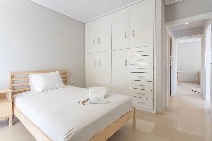 Room 6 of 8