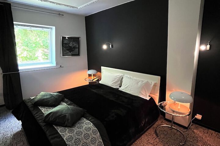 Room 14 of 106