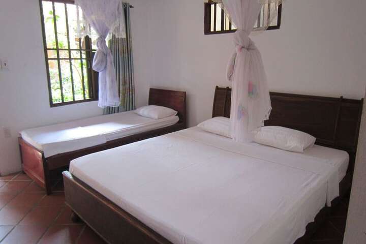 Room 4 of 79