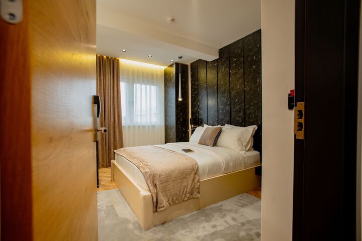Room 8 of 37