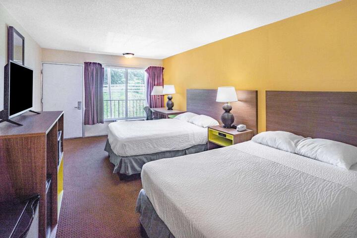 1 King Bed (9 of 10)