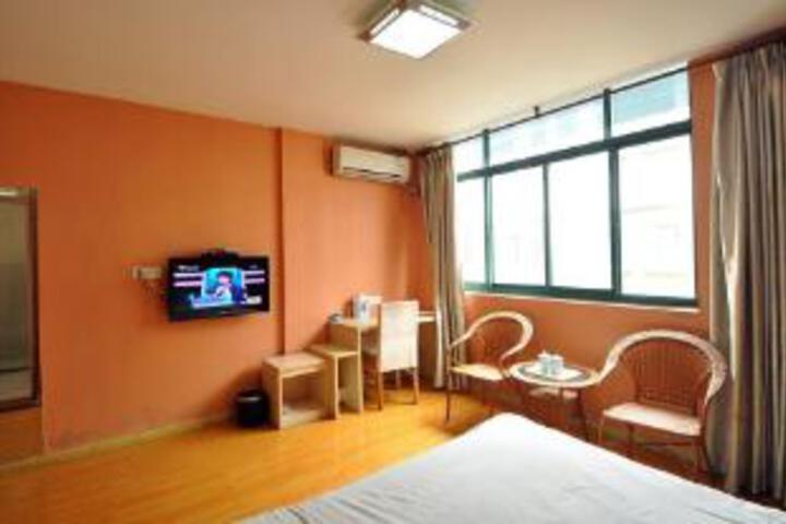 Room 5 of 6
