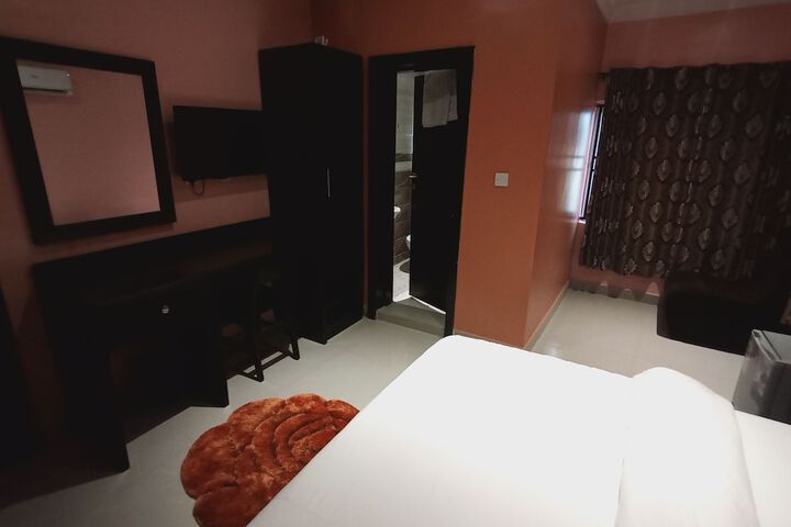 Room 33 of 36