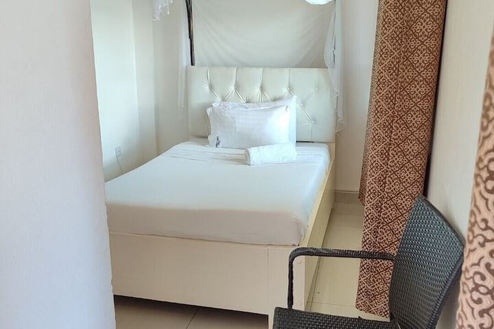 Room 3 of 40
