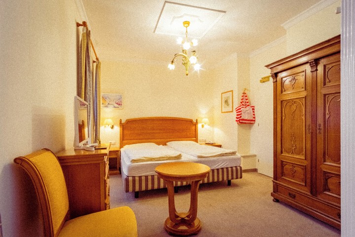 Room 18 of 40