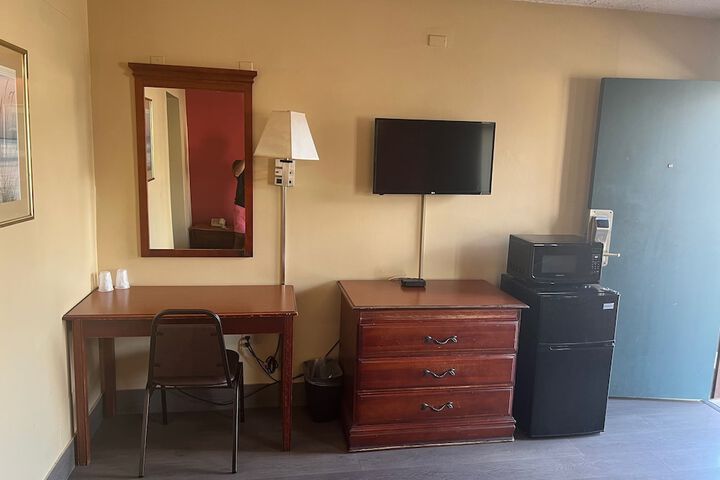 Room 3 of 6