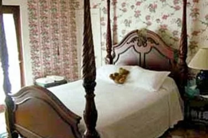 Room 2 of 5