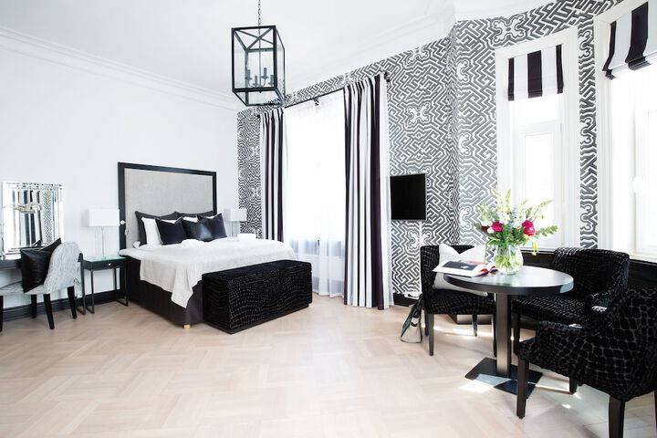 Room 5 of 32