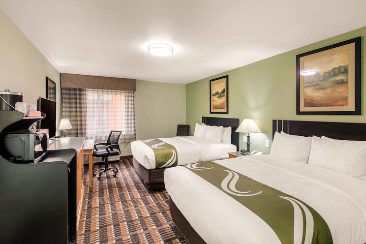 2 Double Beds (13 of 14)