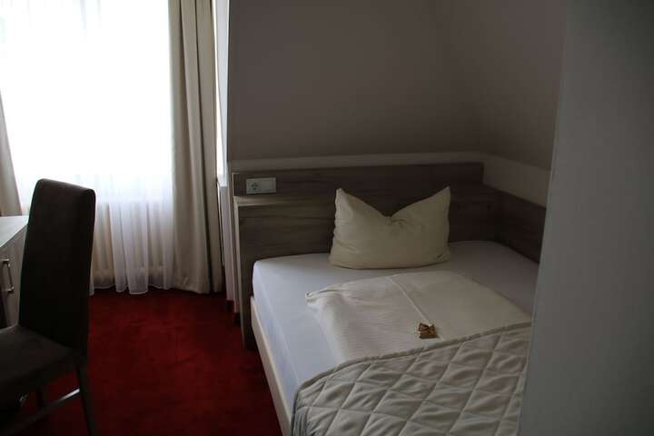 Room 15 of 90