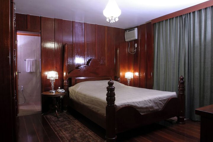Room 8 of 42