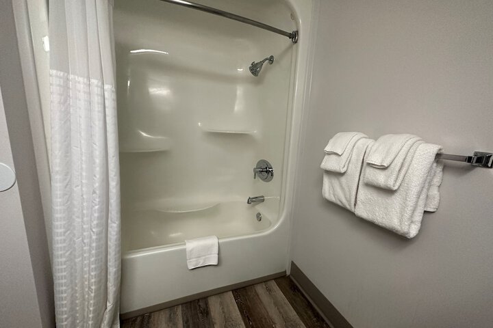 1 King Bed Deluxe Room (8 of 22)