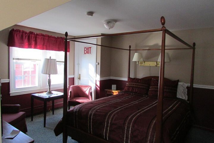 CURTIS HOUSE INN