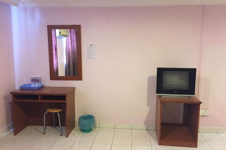 Room 8 of 25